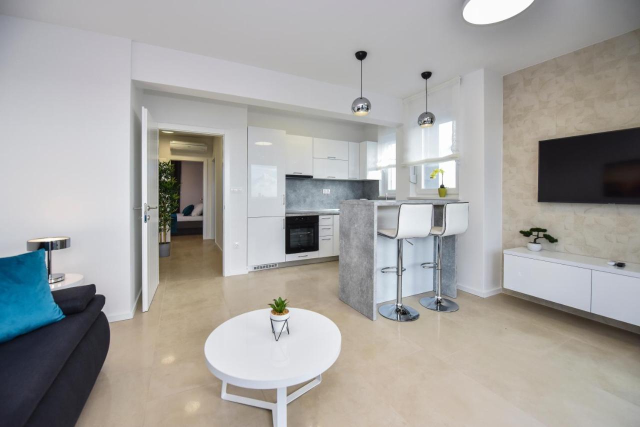 Pool & Mare Apartment Novalja
