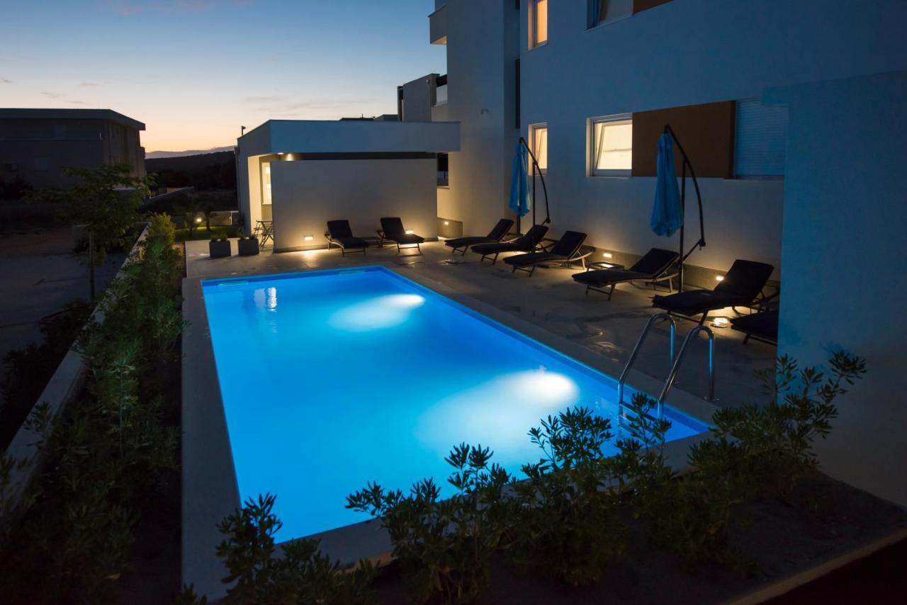 Pool & Mare *