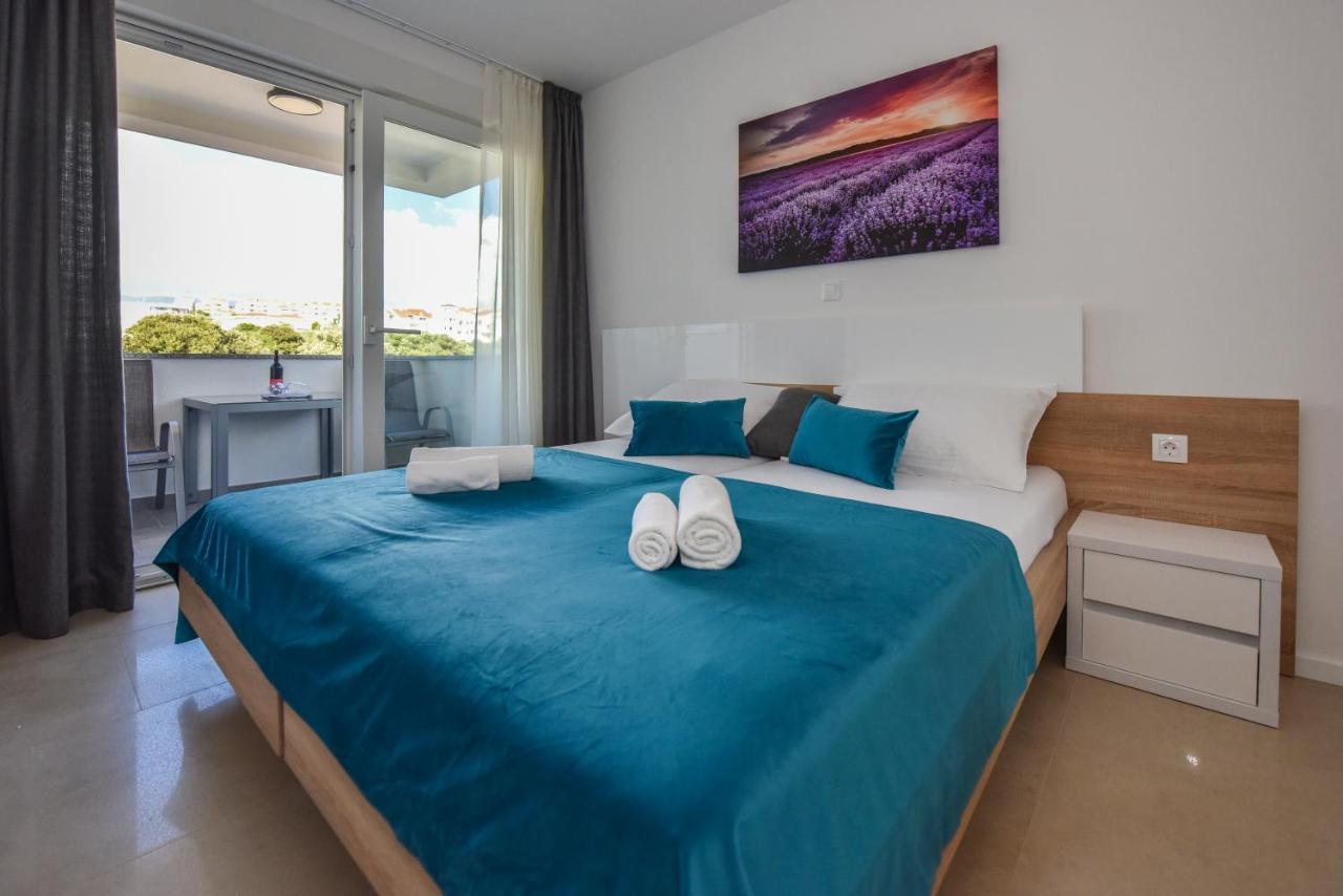 Pool & Mare Apartment