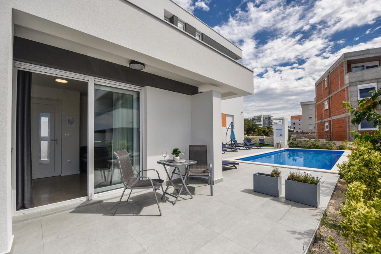 Pool & Mare Apartment Novalja