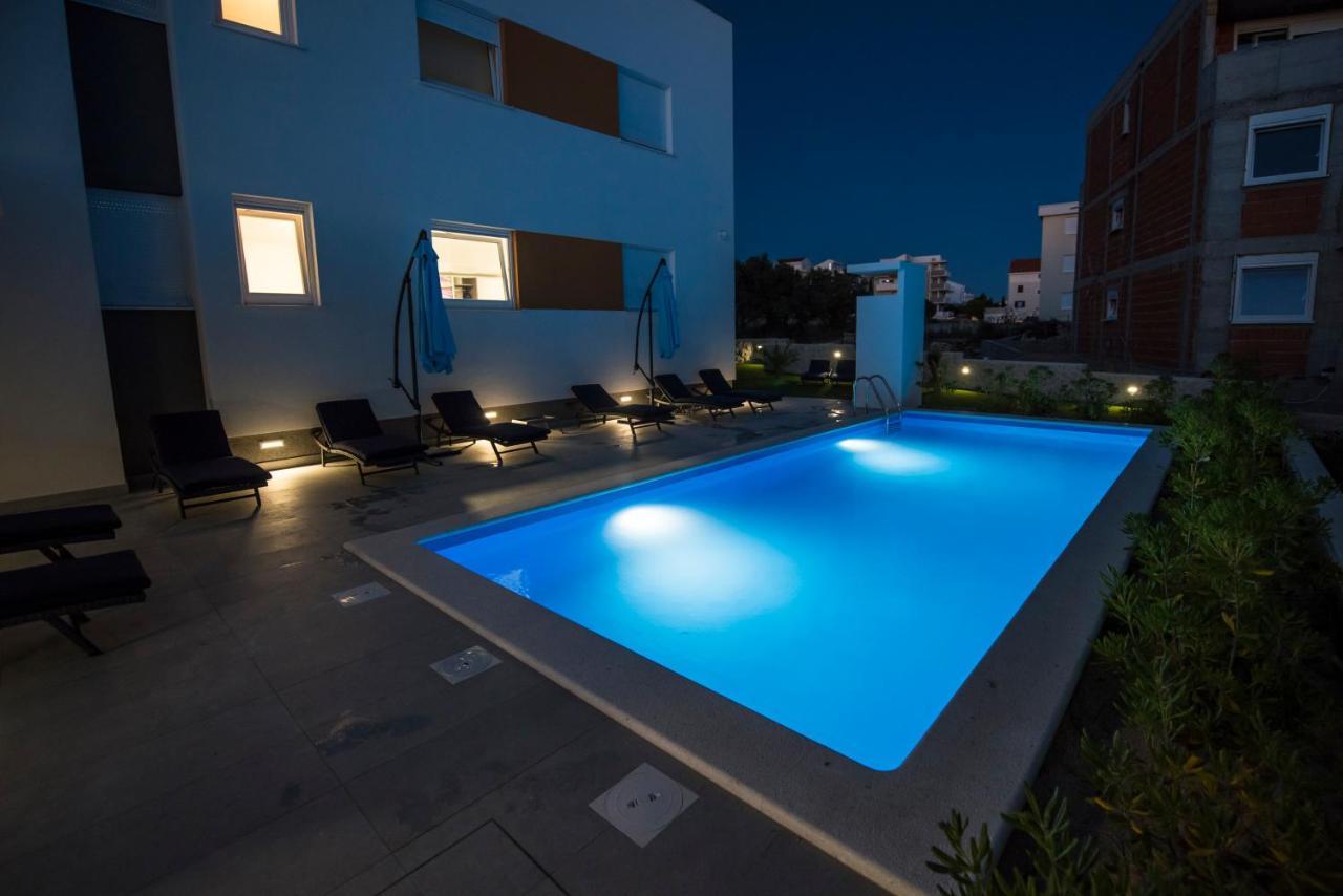 Pool & Mare Apartament