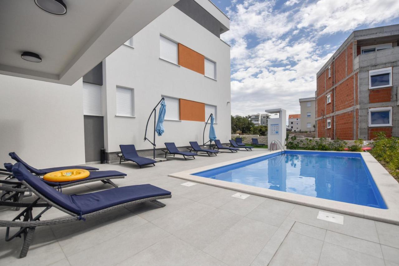Pool & Mare Apartament
